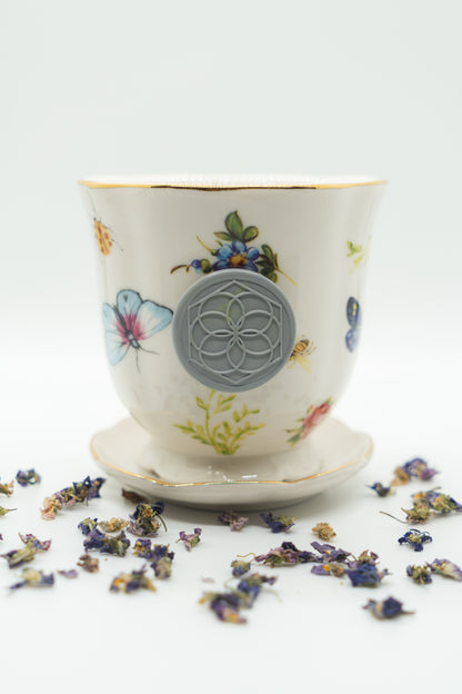 Violet Orris + Sandalwood Teacup Beeswax Candle